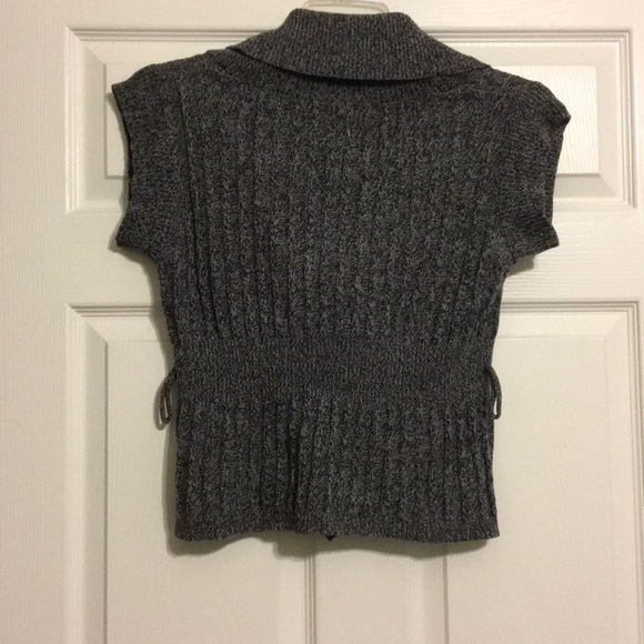 Maurice’s Gray short sleeved sweater - Picture 5 of 5